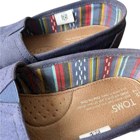 TOMS women’s size 7 Classic Canvas Slip-On Shoes - Navy blue lightweight summer - Picture 2 of 6